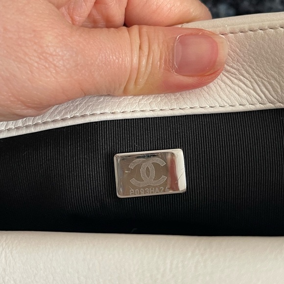 Chanel 19 flap - Picture 9 of 12